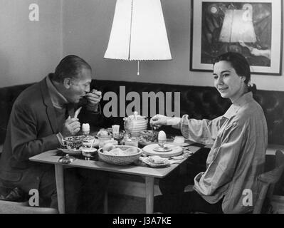 Curd Jürgens und Simone Bicheron, 1959 Stockfoto