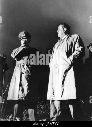 Adolf Heusinger und Franz Josef Strauß nach der Katastrophe auf der Iller, 1957 Stockfoto