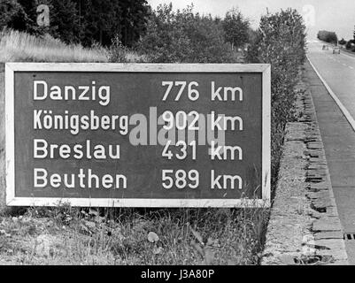 Deutsche Autobahn Schilder in München Stockfoto, Bild: 71686354 - Alamy