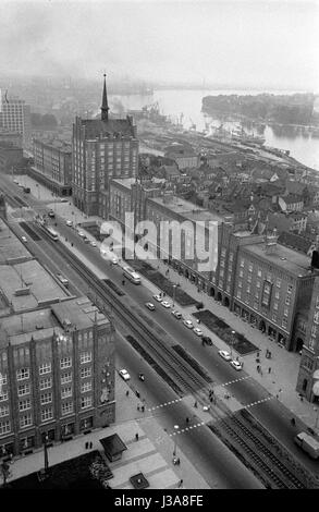 Blick auf die Lange Straße (lange Straße) in Rostock, 1963 Stockfoto