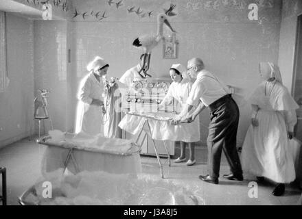 Die Geburtshilfe-Abteilung eines Spitals in Madrid, 1963 Stockfoto