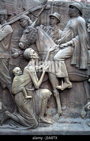 Ein Relief an der Tiglachin (oder Derg) Denkmal in Addis Abeba, Äthiopien. Stockfoto