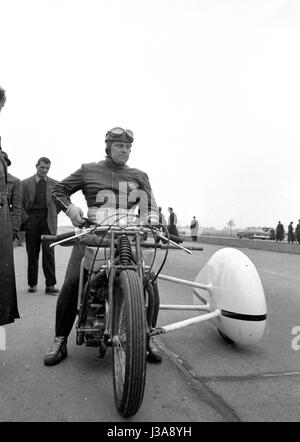 "Hermann Böhm auf der NSU '' Delphin III'', 1951" Stockfoto