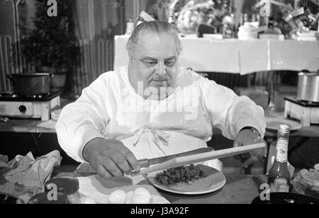 "Die '' Hertie Kochparade'' (Hertie Cooking Challenge) in der Kongresshalle des Deutschen Museums in München, 1952" Stockfoto