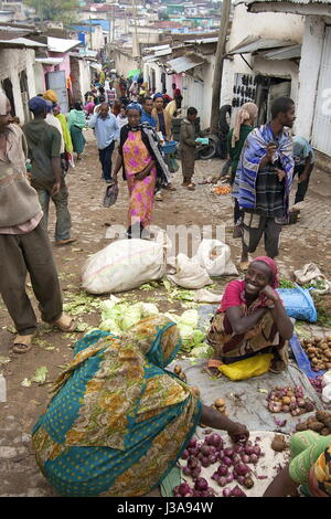 Flohmarkt-Szene in Harar, Äthiopien Stockfoto