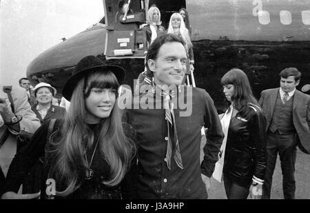 Ankunft von Hugh Hefner am Flughafen München-Riem, 1970 Stockfoto