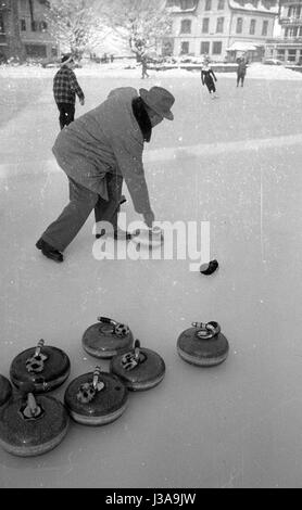 Eisstockschießen in Grindelwald, 1954 Stockfoto