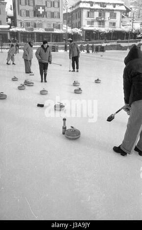 Eisstockschießen in Grindelwald, 1954 Stockfoto