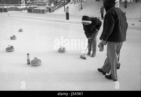 Eisstockschießen in Grindelwald, 1954 Stockfoto