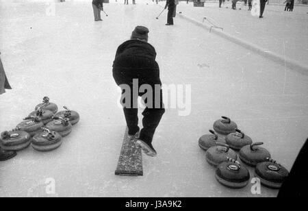 Eisstockschießen in Grindelwald, 1954 Stockfoto