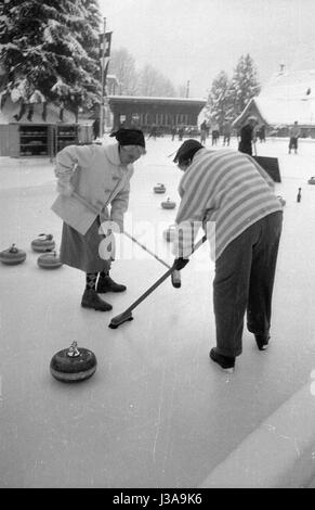 Eisstockschießen in Grindelwald, 1954 Stockfoto