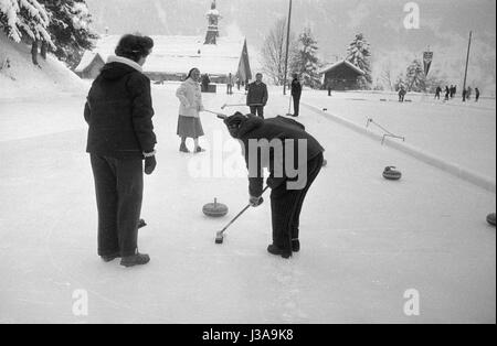 Eisstockschießen in Grindelwald, 1954 Stockfoto