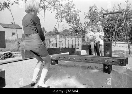 Tommi Ohrner mit seinen Geschwistern und seiner Mutter, 1969 Stockfoto