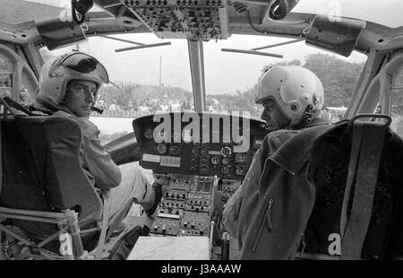 Blick auf das Cockpit ein Rettungshubschrauber, 1970 Stockfoto