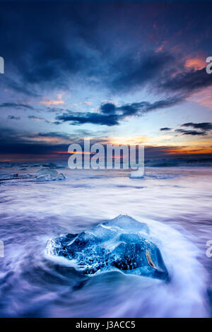 Diamond Beach in der Nähe der Gletscherlagune in Süd-Ost-Island Stockfoto