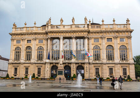 TURIN, Italien - 14. Juni 2016: Royal Palace (Palazzo Madama e Casaforte Degli Acaja) in Turin, Italien. Beliebte Touristenattraktion Stockfoto