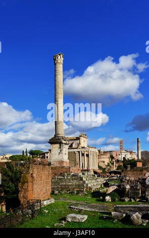 Alte Spalte der byzantinische Kaiser Phocas in das Zentrum des Forum Romanum Stockfoto