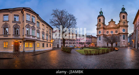 Panorama der Domplatz Square und Kathedrale St. Jacob in den Morgen, Innsbruck, Tirol, Österreich Stockfoto