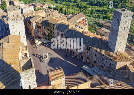 Piazza della Cisterna aus Torre Grossa - San Gimignano, Italien Stockfoto