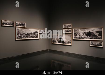 London, UK. 4. Mai 2017. Gestartet im Jahr 2008 von Pictet, der Genfer Reichtum und Asset Management Gruppe, mit dem Prix Pictet soll herausragende Fotografie entdecken konfrontiert, die die drängenden und sozialen und ökologischen Herausforderungen von heute. In den neun Jahren seit seiner Gründung ist der Prix Pictet eines der weltweit führenden Fotografie Preisen geworden.  Engere Auswahl der Gewinner wird am 4. Mai 2017 während der Eröffnung V & A Museum in London bekanntgegeben. Bildnachweis: Charlie J Ercilla/Alamy Live-Nachrichten Stockfoto