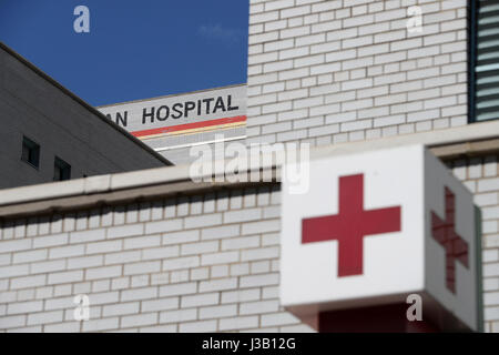 New York, USA. 3. Mai 2017. Foto aufgenommen am 3. Mai 2017 zeigt das äußere eines Krankenhauses in New York, Vereinigte Staaten. US-Republikanern kontrollierten Repräsentantenhaus am Donnerstag eine neue Version des American Health Care Act durchgesetzt zielte darauf ab, aufzuheben und große Teile der Obamacare, durch eine Stimme von 217-213 zu ersetzen. Bildnachweis: Wang Ying/Xinhua/Alamy Live-Nachrichten Stockfoto