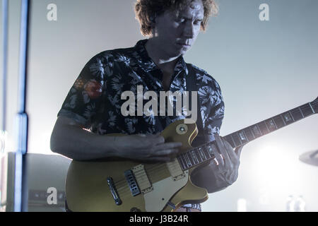 Southampton, UK. 4. Mai 2017. The Kooks live auf O2 Guildhall, Southampton. Bildnachweis: Charlie Raven/Alamy Live-Nachrichten Stockfoto