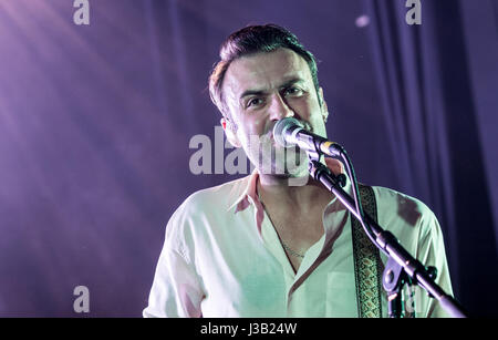 Southampton, UK. 4. Mai 2017. The Kooks live auf O2 Guildhall, Southampton. Bildnachweis: Charlie Raven/Alamy Live-Nachrichten Stockfoto