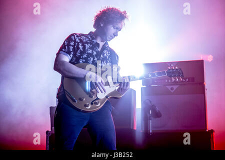 Southampton, UK. 4. Mai 2017. The Kooks live auf O2 Guildhall, Southampton. Bildnachweis: Charlie Raven/Alamy Live-Nachrichten Stockfoto