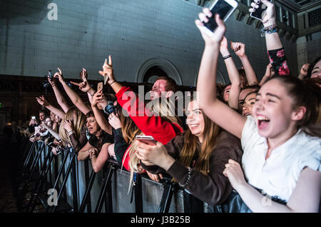 Southampton, UK. 4. Mai 2017. The Kooks live auf O2 Guildhall, Southampton. Bildnachweis: Charlie Raven/Alamy Live-Nachrichten Stockfoto