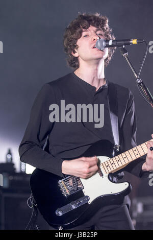 Southampton, UK. 4. Mai 2017. The Kooks live auf O2 Guildhall, Southampton. Bildnachweis: Charlie Raven/Alamy Live-Nachrichten Stockfoto