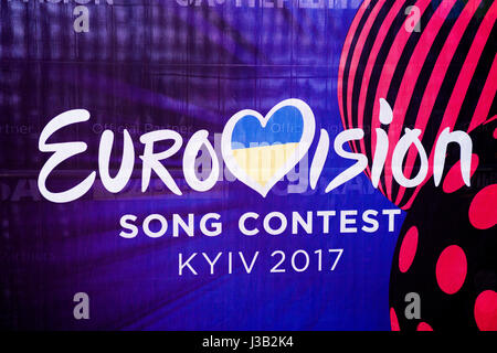 Kiew, Ukraine. 3. Mai 2017.  Eröffnungstag der Eurovision Dorf am Kreshatyk Straße am 4. Mai 2017 in Kiew, Ukraine. Kiew ist die 2017 Eurovision vom 9. bis zum 12. Mai Gastgeber. Bildnachweis: JBphotoeditorial/Alamy Live-Nachrichten Stockfoto