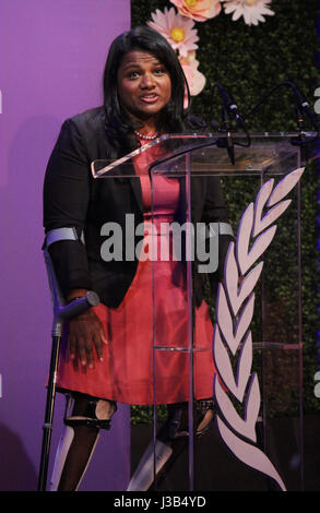 NEW YORK, NY 4. Mai 2017 Minda Dentler Pflichtveranstaltung 5. jährlichen Mütter SocialGood AXA Eventproduktion & Center in New York 4. Mai 2017. Kredit: RW / MediaPunch Stockfoto