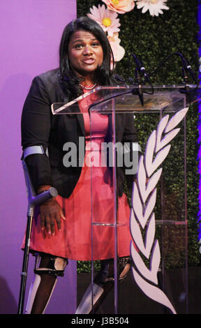 NEW YORK, NY 4. Mai 2017 Minda Dentler Pflichtveranstaltung 5. jährlichen Mütter SocialGood AXA Eventproduktion & Center in New York 4. Mai 2017. Kredit: RW / MediaPunch Stockfoto