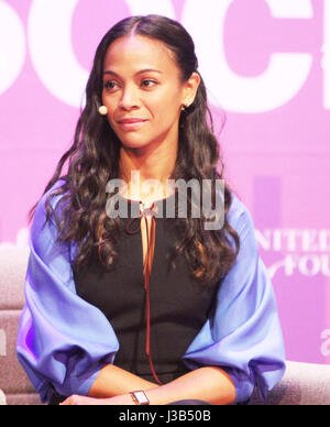 NEW YORK, NY 4. Mai 2017 Zoe Saldana Pflichtveranstaltung 5. jährlichen Mütter SocialGood AXA Eventproduktion & Center in New York 4. Mai 2017. Kredit: RW / MediaPunch Stockfoto