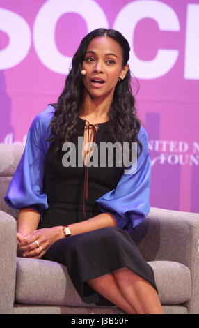 NEW YORK, NY 4. Mai 2017 Zoe Saldana Pflichtveranstaltung 5. jährlichen Mütter SocialGood AXA Eventproduktion & Center in New York 4. Mai 2017. Kredit: RW / MediaPunch Stockfoto