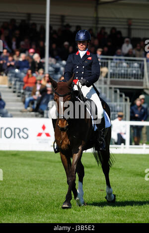 Bristol, UK. 5. Mai 2017.  Izzy Taylor Reiten KBIS Briarlands Matilda in der Dressur-Phase von 2017 Mitsubishi Motors Badminton Horse Trials, Badminton House, Bristol, Vereinigtes Königreich. Jonathan Clarke/Alamy Live-Nachrichten Stockfoto