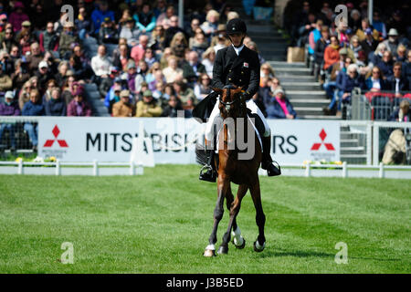 Bristol, UK. 5. Mai 2017.  Tom Jackson Reiten Waltham Fiddlers finden in der Dressur-Phase von 2017 Mitsubishi Motors Badminton Horse Trials, Badminton House, Bristol, Vereinigtes Königreich. Jonathan Clarke/Alamy Live-Nachrichten Stockfoto