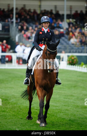 Bristol, UK. 5. Mai 2017.  Gemma Tattersall Reiten Arktis Seele in der Dressur-Phase von 2017 Mitsubishi Motors Badminton Horse Trials, Badminton House, Bristol, Vereinigtes Königreich. Jonathan Clarke/Alamy Live-Nachrichten Stockfoto