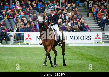 Bristol, UK. 5. Mai 2017.  Gemma Tattersall Reiten Arktis Seele in der Dressur-Phase von 2017 Mitsubishi Motors Badminton Horse Trials, Badminton House, Bristol, Vereinigtes Königreich. Jonathan Clarke/Alamy Live-Nachrichten Stockfoto