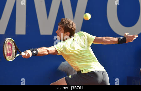 München, Deutschland. 5. Mai 2017. Die argentinische Guido Pella spielt im Viertelfinale Einzel der Herren gegen seinen Landsmann Zeballos auf der ATP-Tennis-Turnier in München, Deutschland, 5. Mai 2017. Foto: Angelika Warmuth / / Dpa/Alamy Live News Stockfoto