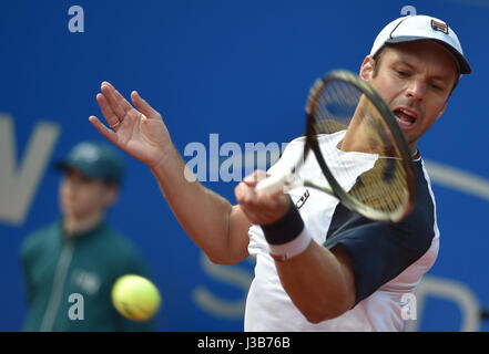 München, Deutschland. 5. Mai 2017. Argentiniers Horacio Zeballos spielt bei den Herren Einzel Viertelfinale gegen seinen Landsmann Pella auf der ATP-Tennis-Turnier in München, Deutschland, 5. Mai 2017. Foto: Angelika Warmuth / / Dpa/Alamy Live News Stockfoto