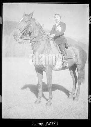 Dieser Titel bezieht sich auf ein Gemälde von Ernst Ludwig Kirchner, das Rosita Schneider aus Davos zeigt, ein Kunstwerk des deutschen Expressionisten. Stockfoto