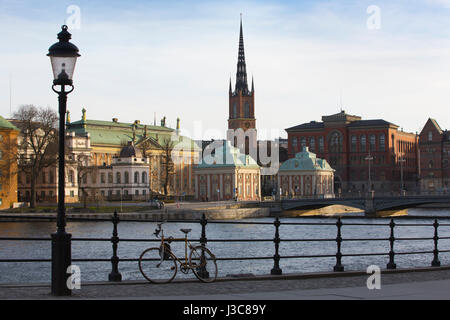 Blick vom Hafen von Skeppsbron über Riddarhuset das Ritterhaus und Riddarholmen in Stockholm Schweden Stockfoto