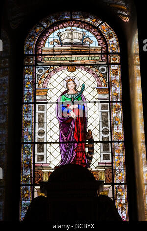 Glasfenster in Saint Stephen's Basilica, Budapest, Ungarn, Osteuropa. Stockfoto