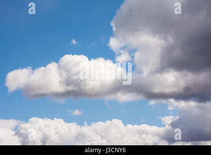 Teilweise bewölkt, an einem Frühlingstag Stockfoto