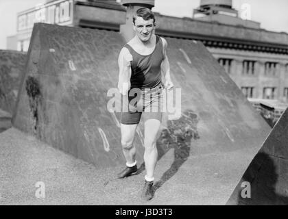 Vintage Foto von Boxer Freddie Welsh (1886 – 1927) – World Lightweight Champion 1914 – 1917. Walisisch (richtiger Name Friedrich Halle Thomas) wurde in Pontypridd, Wales, geboren und erhielt den Spitznamen "The Welsh Wizard". Foto um 1915. Stockfoto