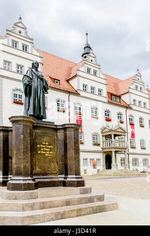 Denkmal Für Philipp Melanchthon Auf Dem Marktplatz von Wittenberg; Denkmal von Philipp Melanchthon in Wittenberg Stockfoto