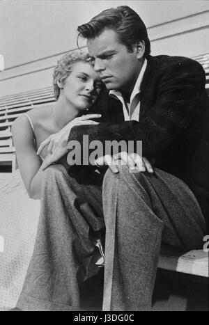 Ein Kuss vor dem sterben ein Kuss vor dem sterben Jahr: 1956 USA Robert Wagner, Joanne Woodward Regie: Gerd Oswald Stockfoto