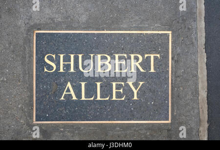 Shubert Alley Metallplakette in den Boden im Herzen des Theater District in New York City Stockfoto