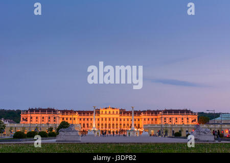 Schloss Schönbrunn Palace Schloss von außen Haupteingang, Wien, Wien, 13. Hietzing, Wien, Österreich Stockfoto